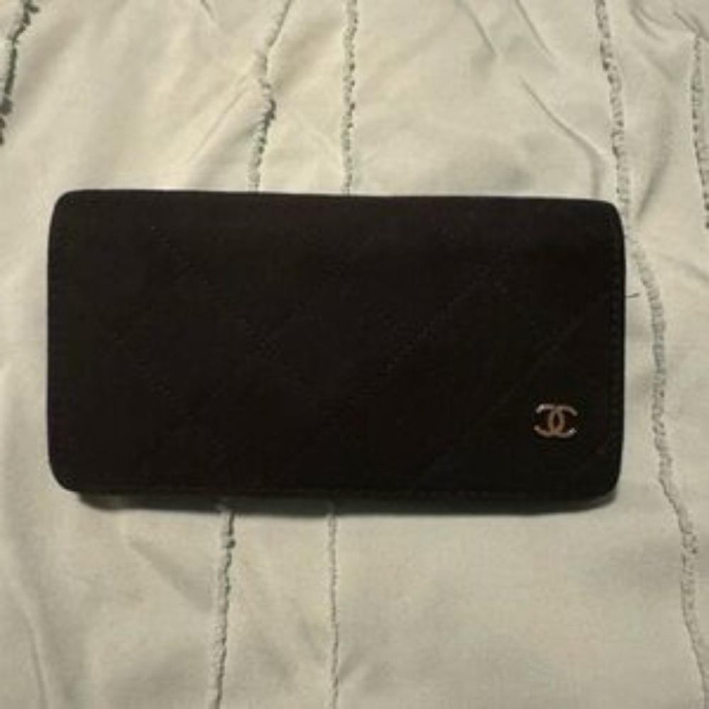 Chic Black Quilted Wallet